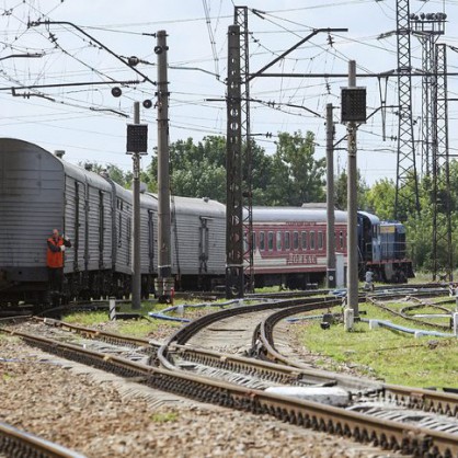Влакът с хладилни вагони, пренасящ телата на жертвите от самолетната катастрофа в Източна Украйна