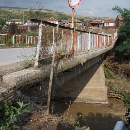 Река Първенецка подкопа единствения мост в село Първенец