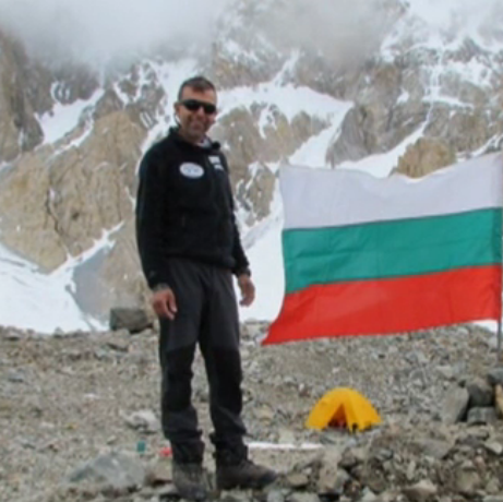 Алпинистът Боян Петров на връх Броуд Пик
