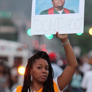 Протест срещу убийството на чернокож младеж от полицай в Мисури