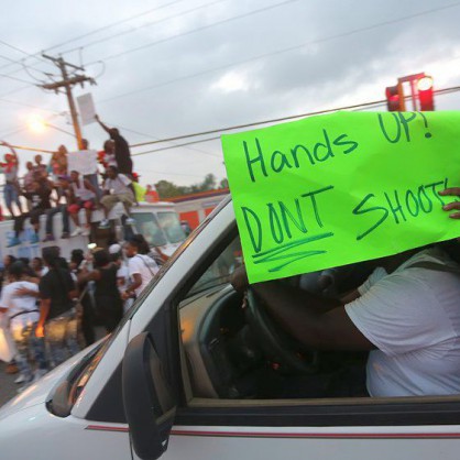 Протест срещу убийството на чернокож младеж от полицай в Мисури