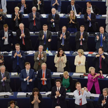 Евродупутатите ръкопляскаха след гласуването на Споразумението   Украйна с ЕС