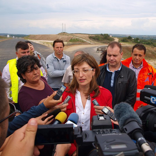 Според Екатерина Захариева трасето на автомагистралата може да бъде завършено до месец май 2015 г.