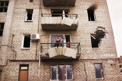 Снаряд е разрушил частично жилищна сграда в Донецк