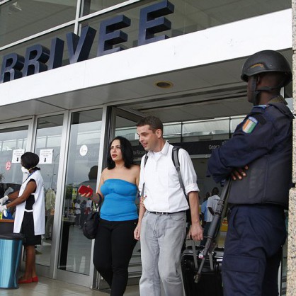Пътниците, които пристигат със самолети от Западна Африка в Канада, също ще минават преглед