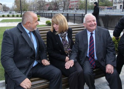 Бившият и настоящият кмет на София се похвалиха с новата пешеходна зона пред лидера на ЕНП