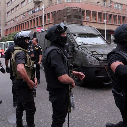 Полицията в Египет стреля снощи със сълзотворен газ