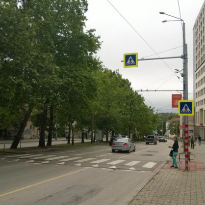 Десет нови повдигнати пешеходни пътеки във Варна имат нощно светлинно регулиране