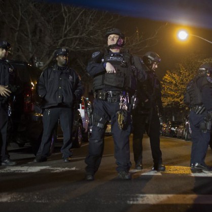 Инцидентът стана по време, когато в Ню Йорк и много градове в САЩ има протести срещу полицейската бруталност
