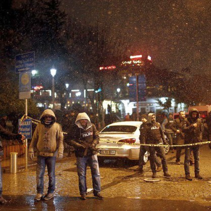 Бомбен атентат в Истанбул