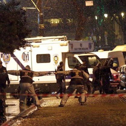 Бомбен атентат в Истанбул