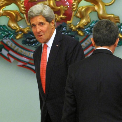 Президентът Росен Плевнелиев разговаря с държавния секретар на САЩ Джон Кери