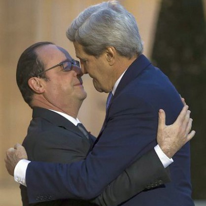 Държавният секретар на САЩ Джон Кери и френският президент Франсоа Оланд