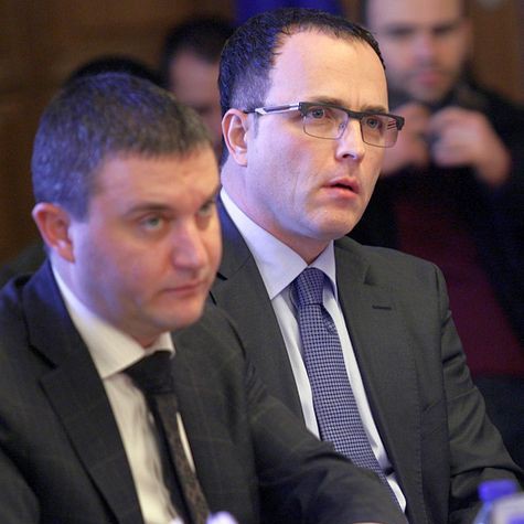 Стоян Мавродиев (вдясно) обяви, че няма причина да си подава оставката, защото оставка се подава за недобре свършена работа (Сни