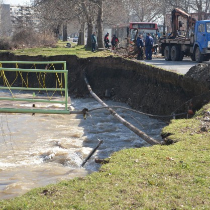 Възстановителни работи след потопа в Сливенско