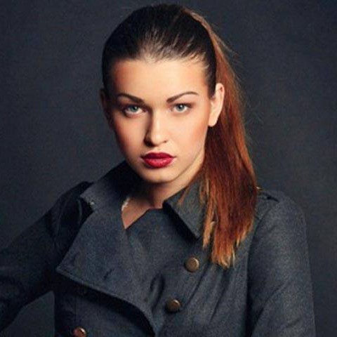 Украинският модел Анна Дурицкая не може да напусне Москва