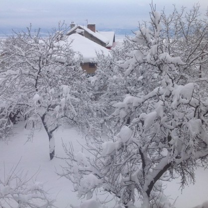 В околностите на София снежната покривка вече е над половин метър