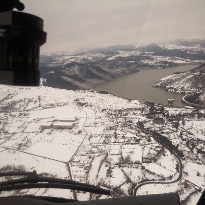 Вертолет от ВВС прави оглед в областите Смолян и Кърджали