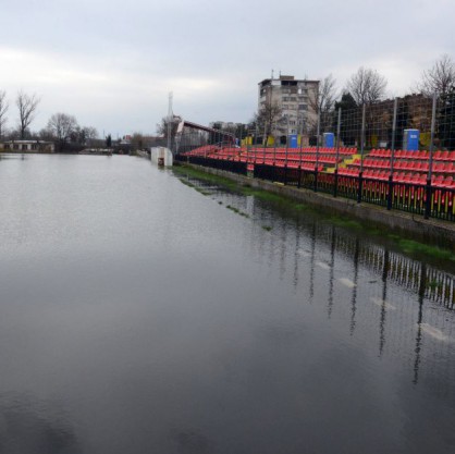 Наводнение на градския стадион в Гълъбово