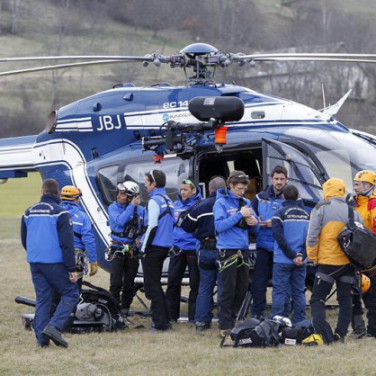 Спасителни екипи в района на самолетната катастрофа във френските Алпи