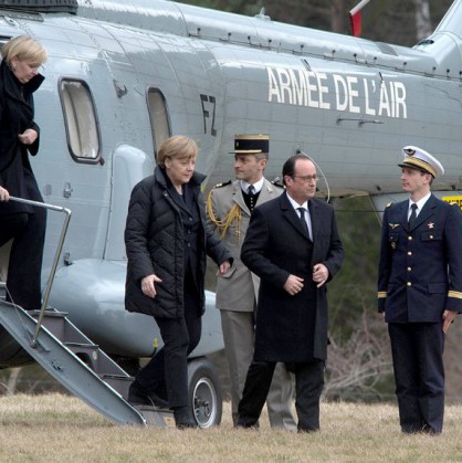 Ангела Меркел и Франсоа Оланд пристигат близо до мястото на катастрофата