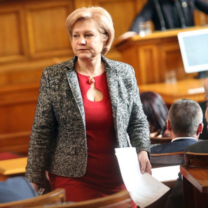 Търсим максимална подкрепа и консенсус за избирането на нов управител на БНБ, каза Менда Стоянова