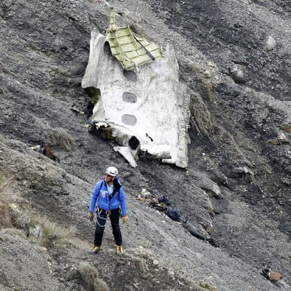 Останки от катастрофиралия в Алпите самолет