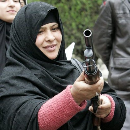 Жена с оръжие