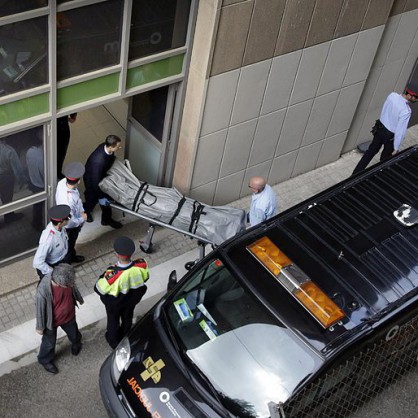 Ученик уби учител с арбалет и рани четирима души в университет в Барселона