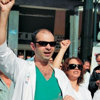 Започнаха първите мащабни протести срещу правителството на СИРИЗА. Лекарите от държавните болници са в стачка за повече финансиране в здравеопазването.
