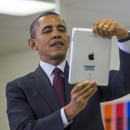 Президентът на САЩ Барак Обама с таблет iPad