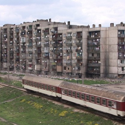 Подписан е договор с Българската банка за развитие за саниране на блока в ромския квартал 