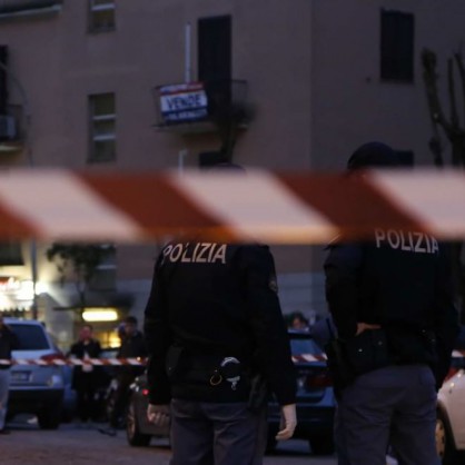 Роми с автомобил прегазиха 9 души на автобусна спирка в Рим при бягство от полицията