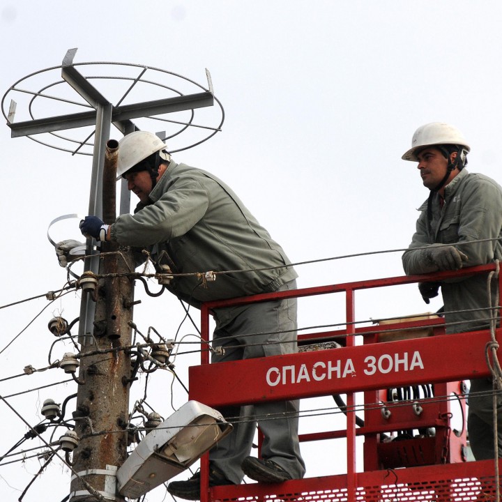 Разпоредена е проверка за състоянието на всички електрически стълбове от уличното осветление в Пазарджик (снимка архив)