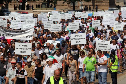 КРИБ: 10 000 протестират срещу скъпия ток