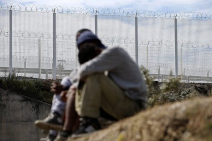 Нови хиляда мигранти се опитаха да влязат в тунела под Ламанша