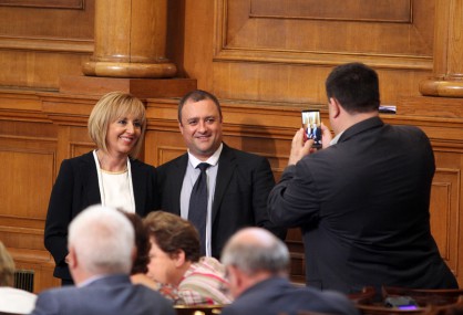 Снимка за спомен с Мая Манолова в парламента