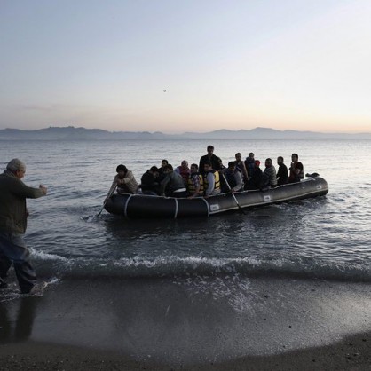 Бежанците се опитват да стигнат до островите Лесбос, Самос и Кос