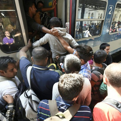 Бежанци на гарата в Будапеща