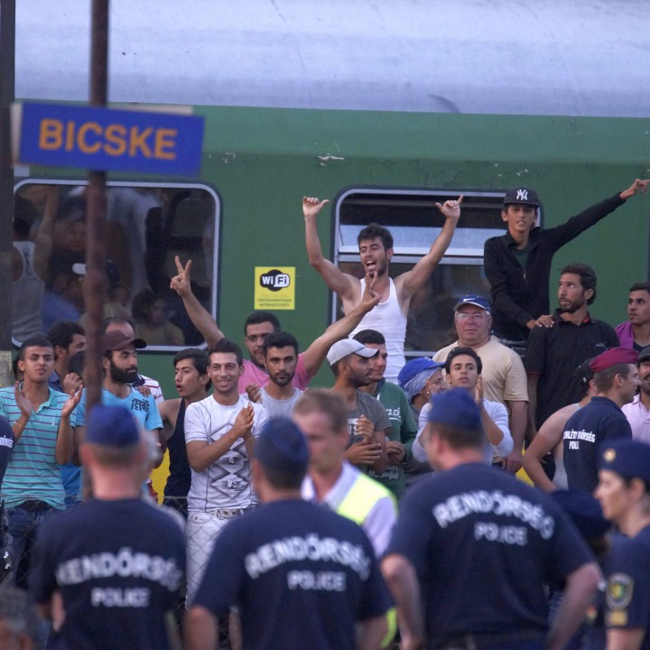 Унгария започва и информационна кампания, за да убеди мигрантите да не идват в Европа