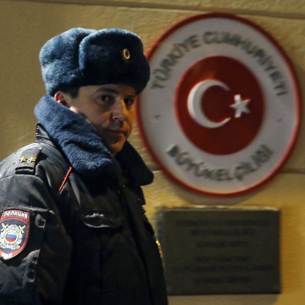 Полиция охранява турското посолство в Москва