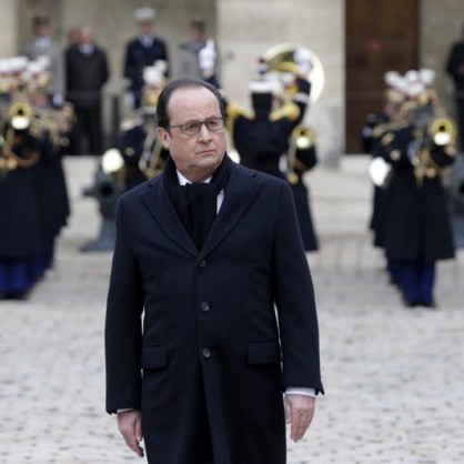 Франсоа Оланд на церемония в памет на жертвите на атаките в Париж