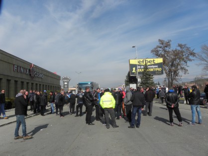 Българските шофьори се канят да продължат блокадата, докато гърците държат своята