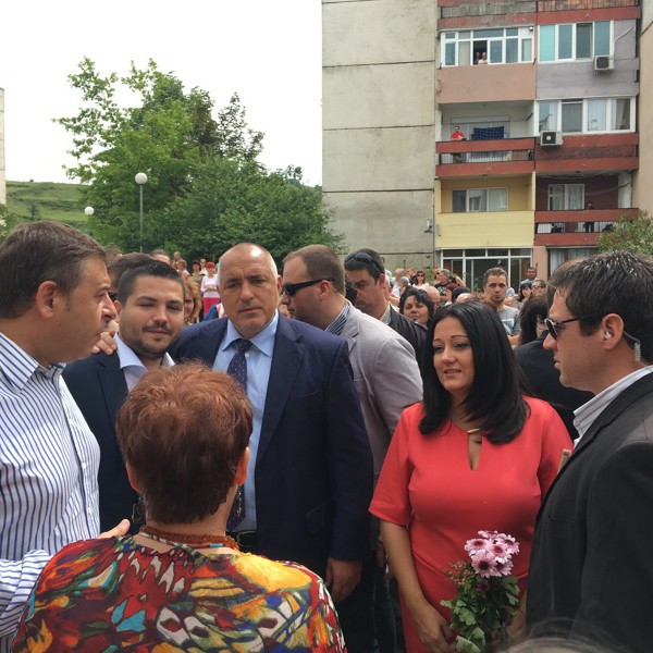 Официалното откриване на блок 205 в квартал ”Орлова чука” в Благоевград в присъствието на премиера и министър Павлова