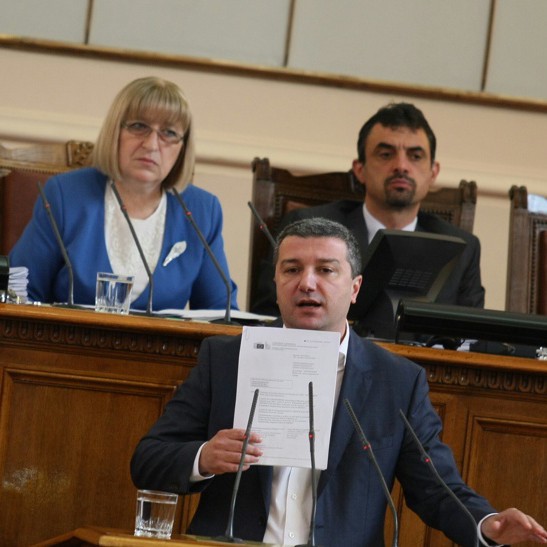 Драгомир Стойнев от БСП защити в парламента Законопроект за публичните предприятия