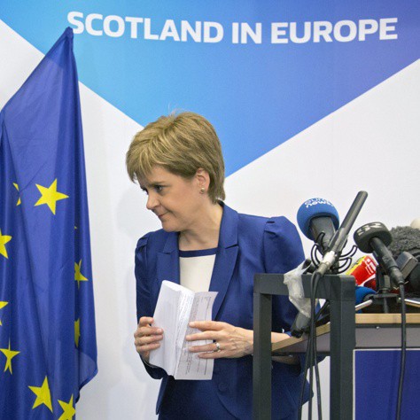 Шотландският първи министър Никола Стърджън иска да води преки преговори с Брюксел