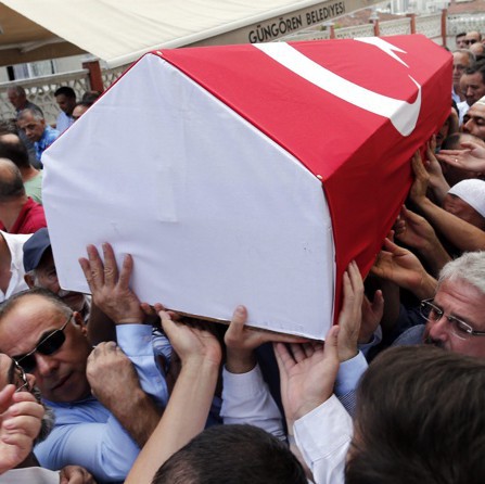 41 души загубиха живота си на летище ”Ататюрк” в Истанбул