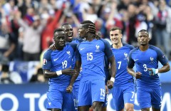 Тимът на Франция ликува след гола на Пол Погба