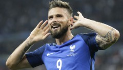 Оливие Жиру отбеляза два гола във вратата на Исландия