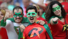 Португалски фенове преди финала на Евро 2016 срещу Франция